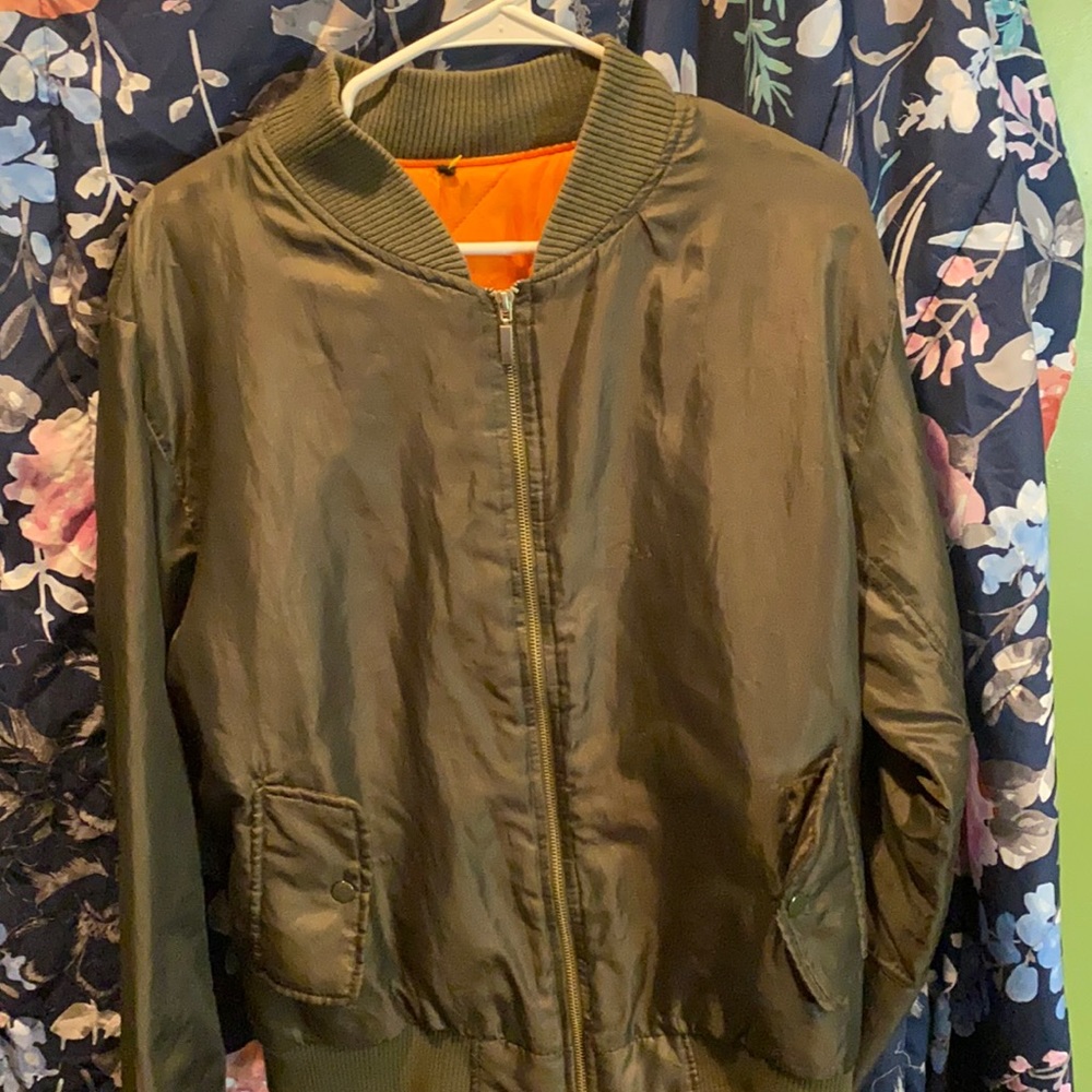 Green puff jacket (no hood)